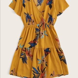 Plus size Surplice Front Floral print dress 💛🌻